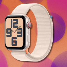 Apple Watch SE on colorful abstract background